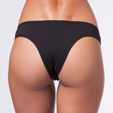 Calcinha Flor de Laser>Confeccionada em Microfibra >Com desenhos cortados à laser >Forro em Algodão ATENÇÃO: Os desenhos à laser das calcinhas podem sofrer variações!Tamanhos Aproximados M veste...